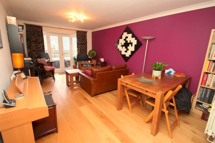 2 Bedroom Flat To Rent In Longman Court, Stationers Place, Hemel Hempstead, HP3