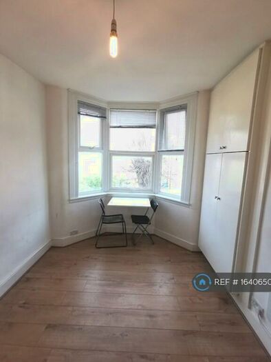 Studio To Rent In Crossfield Road, London, N17