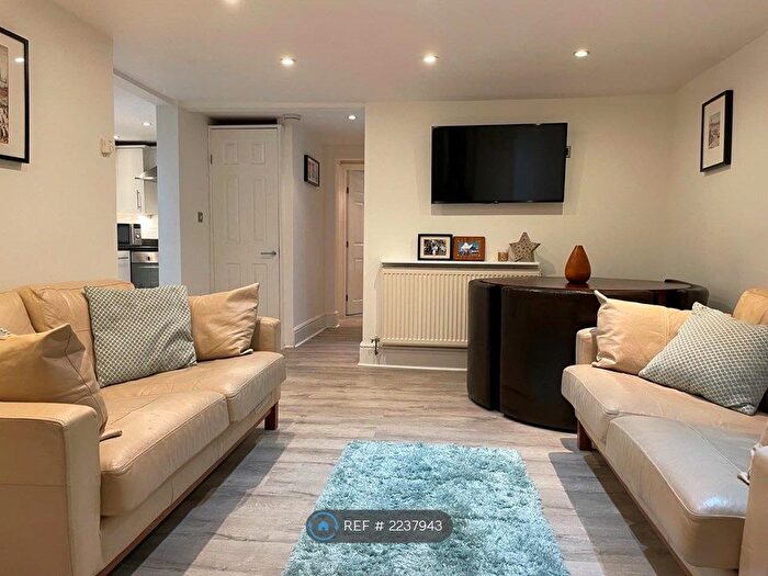 2 Bedroom Flat To Rent In Silverdale Road, Manchester, M21