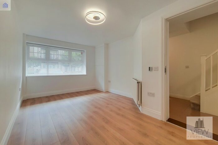 5 Bedroom Town House To Rent In Lescot Place, Bromley, BR2