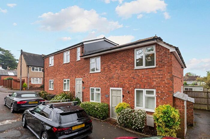 1 Bedroom Apartment For Sale In Vale Road, Weybridge, KT13