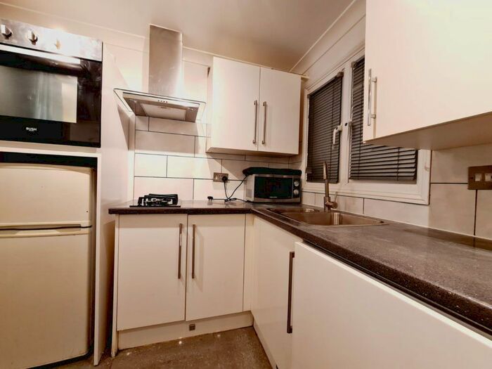 Studio To Rent In Fairview Road, London N15