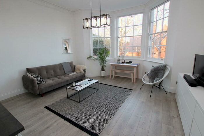 1 Bedroom Apartment To Rent In Cavendish Crescent South, The Park, NG7