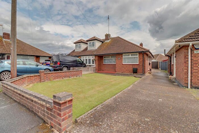 2 Bedroom Semi-Detached Bungalow For Sale In Lucerne Walk, Wickford, SS11