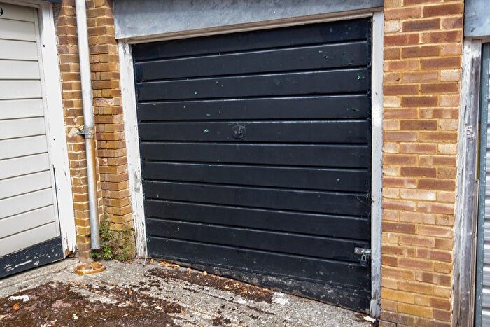 Garage / Parking To Rent In Deepfield Way, Coulsdon, CR5