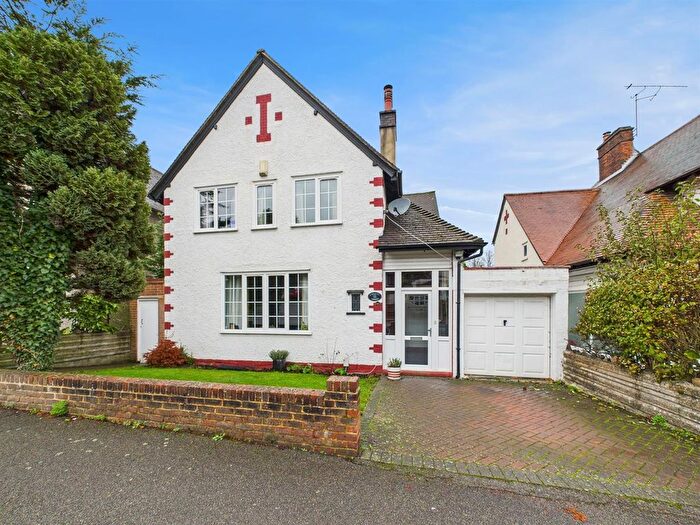 4 Bedroom Detached House For Sale In Reddown Road, Coulsdon, CR5