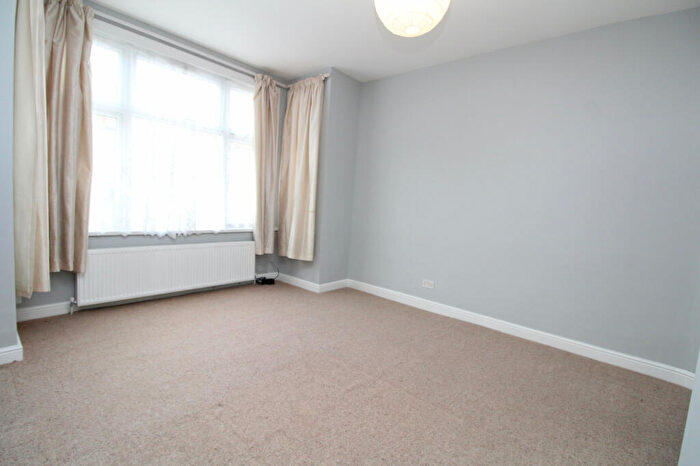 Flat To Rent In Broxholm Road, London, SE27