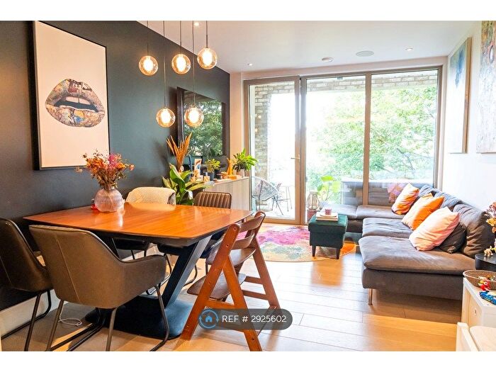 3 Bedroom Flat To Rent In Espalier Gardens, London, NW6