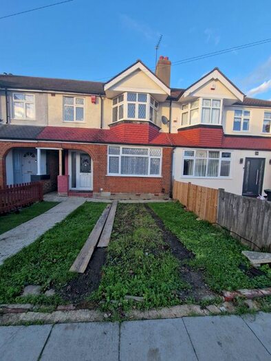4 Bedroom Semi-Detached House To Rent In Park Road, Enfield, EN3
