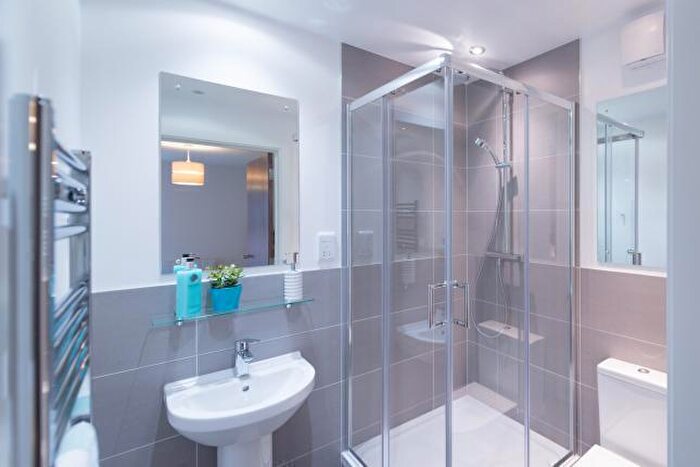 2 Bedroom Apartment To Rent In St. Johns Road, Leeds, West Yorkshire, LS3