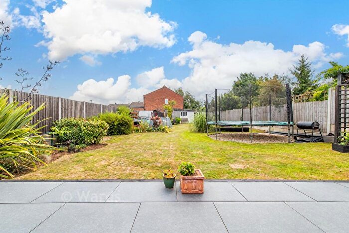 6 Bedroom Chalet For Sale In Pump Lane, Rainham, Gillingham, Kent, ME8