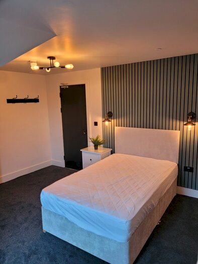 7 Bedroom Property To Rent In Gwydr Crescent, Uplands, Swansea, SA2