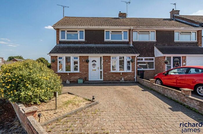 4 Bedroom Semi-Detached House For Sale In Boness Road, Wroughton, Swindon, SN4