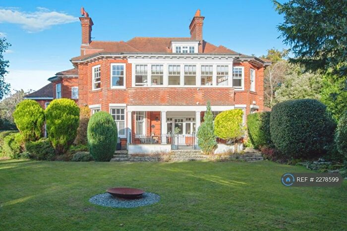 2 Bedroom Flat To Rent In Azalea Court, Bournemouth, BH4