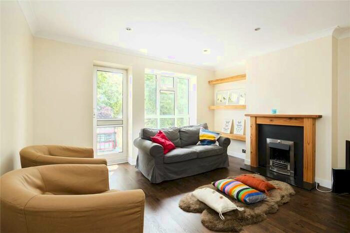 3 Bedroom Flat To Rent In The Herons, New Wanstead, London, E11