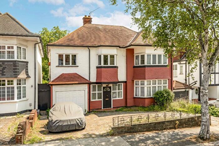 5 Bedroom Detached House For Sale In Allington Road, London, NW4