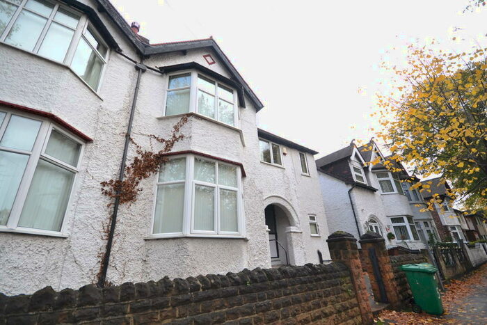 5 Bedroom Semi-Detached House To Rent In Rolleston Drive, Lenton, NG7