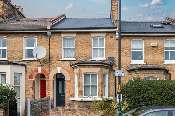 3 Bedroom Detached House For Sale In Choumert Road, London, SE15