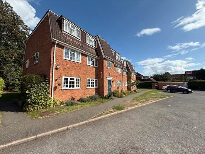 2 Bedroom Flat To Rent In London Road, Slough, Berkshire, SL3