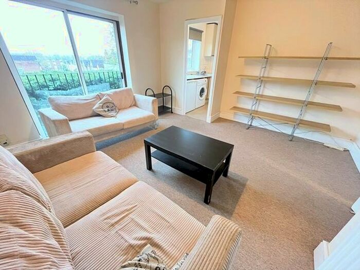 1 Bedroom Flat To Rent In Daytone House, Crescent Road, Wimbledon, London, SW20