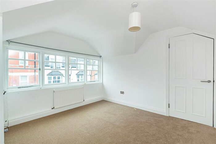 1 Bedroom Flat To Rent In Sheen Lane, East Sheen, SW14