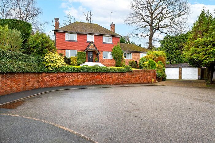 5 Bedroom Detached House For Sale In Kingswood Close, Weybridge, Surrey, KT13