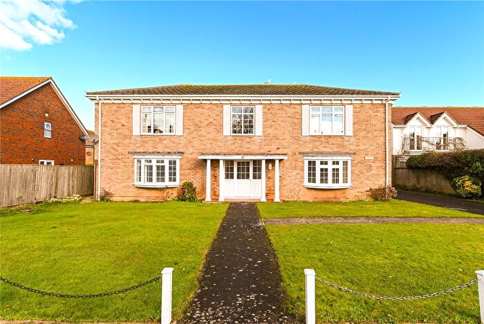2 Bedroom Flat For Sale In Berryhead Court, Barton Wood Road, Barton On Sea, Hampshire, BH25