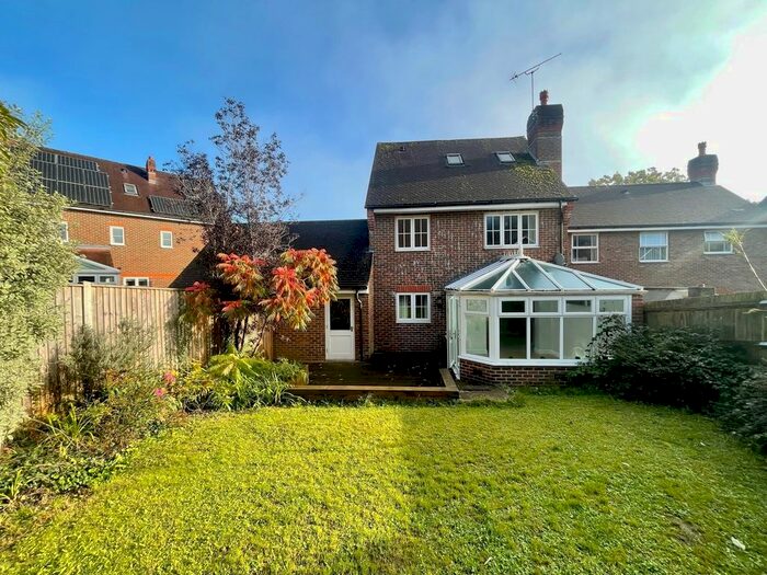 4 Bedroom Detached House To Rent In Jarvis Fields, Bursledon, Southampton, SO31