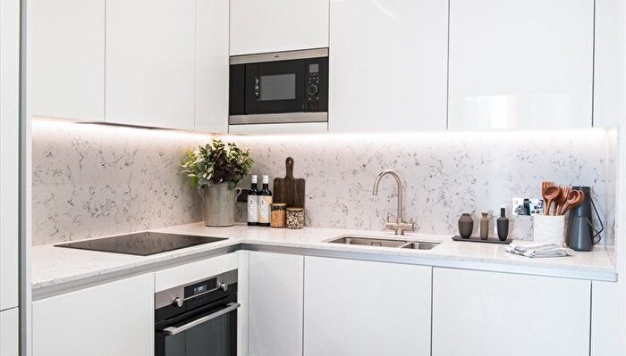 1 Bedroom Flat To Rent In Charles Clowes Walk, Nine Elms, SW11