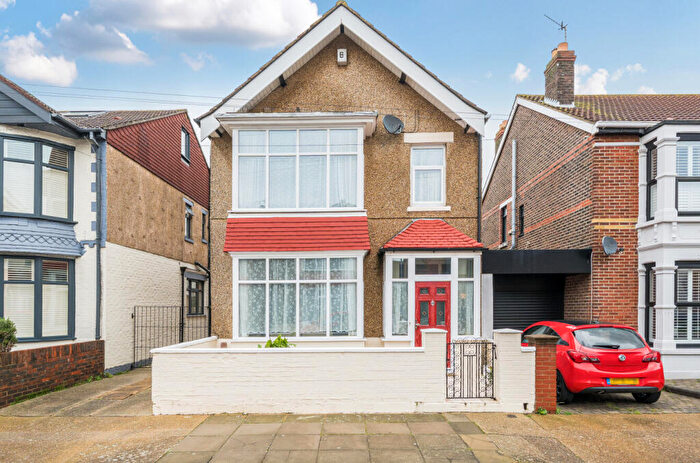 4 Bedroom Detached House For Sale In Thurbern Road, Portsmouth, Hampshire, PO2