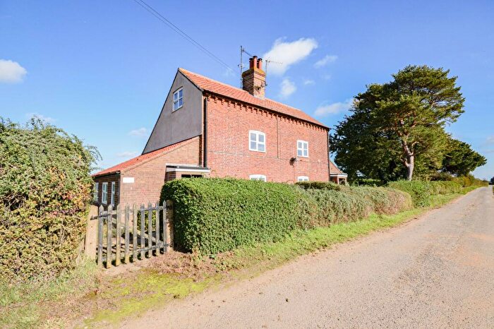 3 Bedroom Semi-Detached House To Rent In Syderstone, PE31