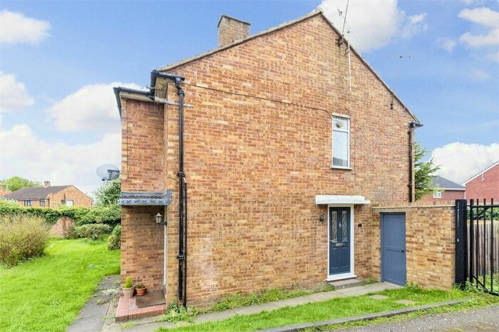 2 Bedroom Maisonette To Rent In Hermitage Close, Langley, Berkshire SL3