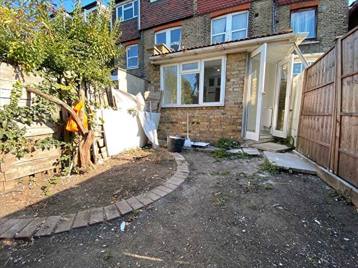 Studio To Rent In Craven Avenue, Ealing, W5