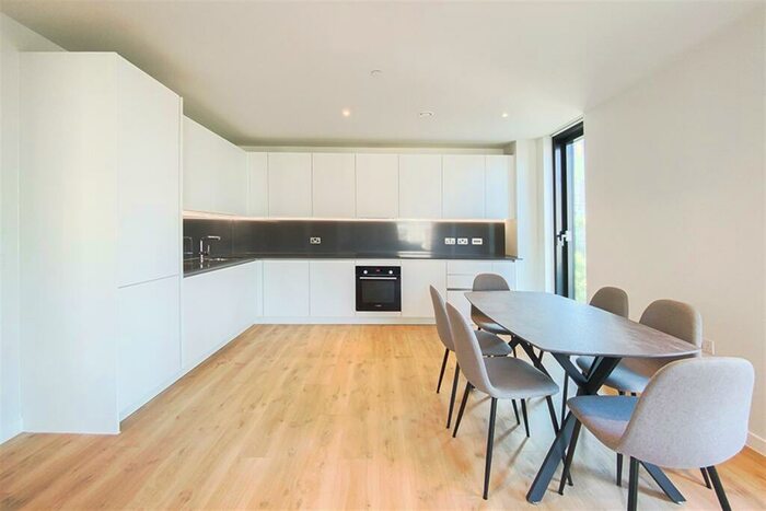 3 Bedroom Apartment To Rent In The Stile, M4