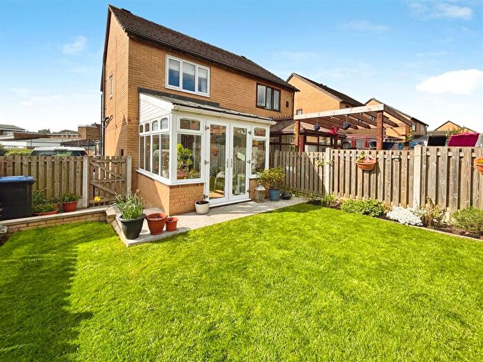2 Bedroom Semi Detached House For Sale In Eaglesfield Drive, Bradford, BD6