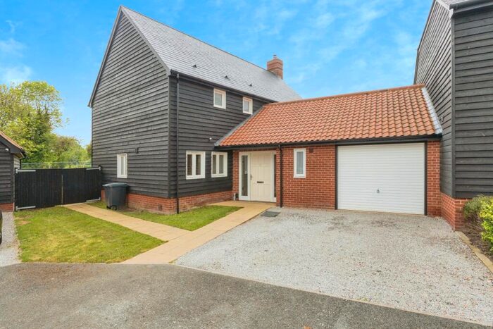 4 Bedroom Detached House For Sale In School View, Caston, Norfolk, NR17