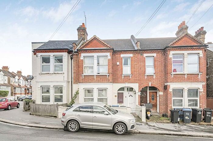 3 Bedroom Flat To Rent In Hythe Road, Thornton Heath, CR7