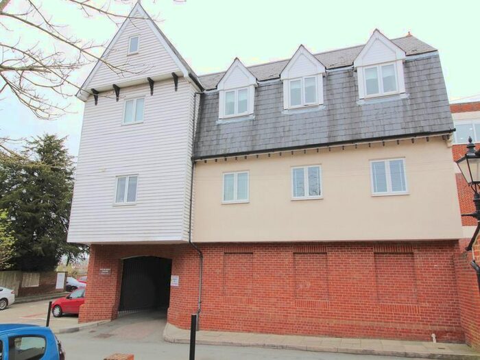 3 Bedroom Flat To Rent In Buttercross Lane, Epping, CM16