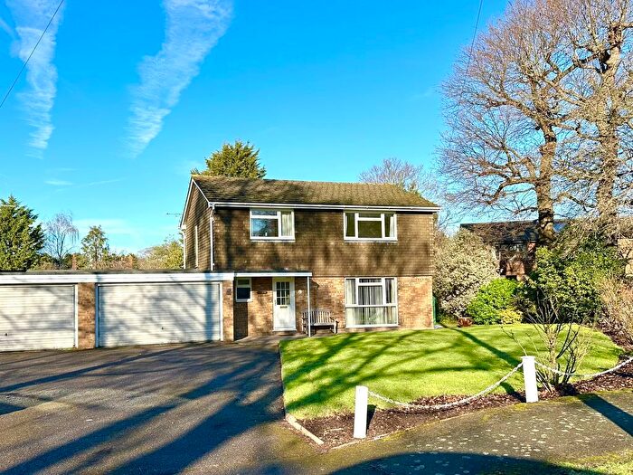 4 Bedroom Detached House For Sale In Walters Mead, Ashtead, KT21