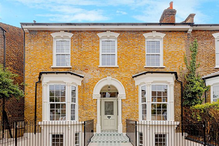 3 Bedroom Flat For Sale In Lordship Park, Stoke Newington, N16