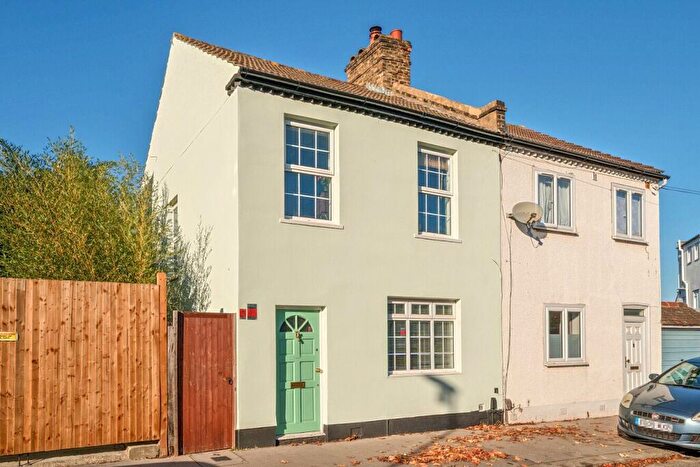 3 Bedroom End Of Terrace House For Sale In Cobden Road, London, SE25