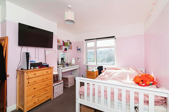 3 Bedroom Terraced House For Sale In Sandringham Road, Barking, IG11