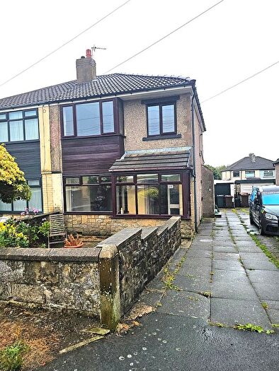 3 Bedroom Semi-Detached House To Rent In Stoneyridge Avenue, Bradford, BD9