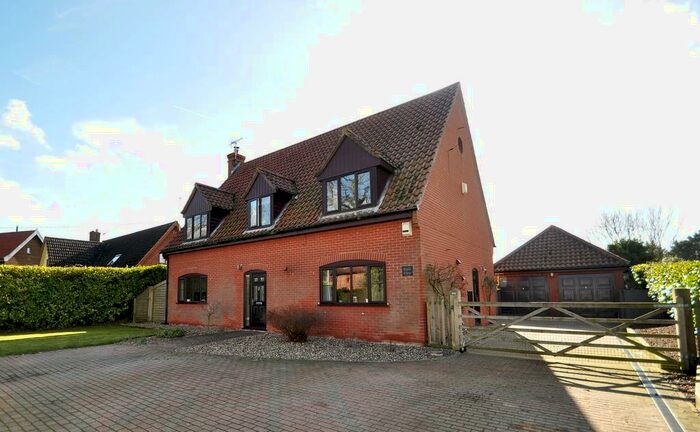 4 Bedroom Detached House For Sale In The Street, Rumburgh, IP19