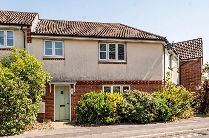 3 Bedroom Terraced House For Sale In Baxendale Road, Chichester, PO19