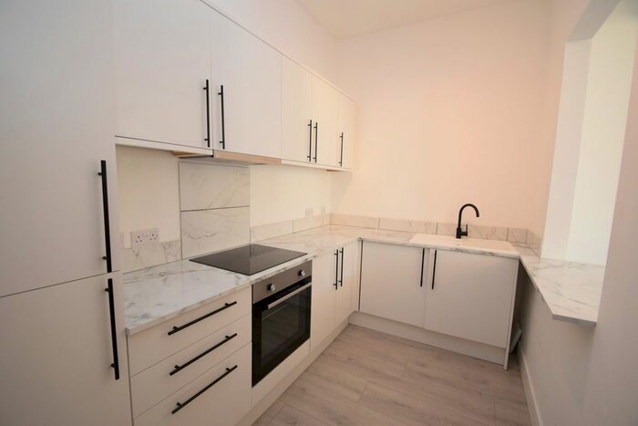 3 Bedroom Flat To Rent In Church Street, Falmouth, TR11