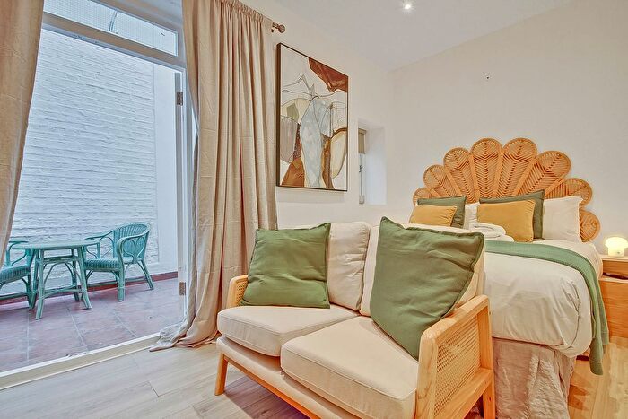 Studio To Rent In Craven Hill Gardens, London, W2