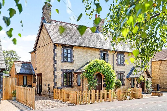3 Bedroom Semi-Detached House For Sale In Priory Road, Campton, Shefford, SG17