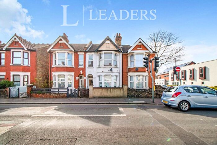 2 Bedroom Flat To Rent In Bournemouth Park Road, Southend-on-Sea, SS2