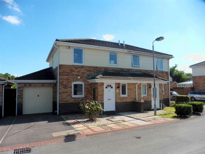 3 Bedroom Semi-Detached House To Rent In Beverley Way, Chippenham, SN14